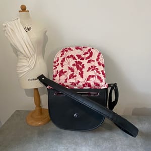 Sac besace noir en cuir d'ananas