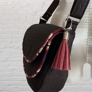 Sac besace en Pinatex marron et liseré épais